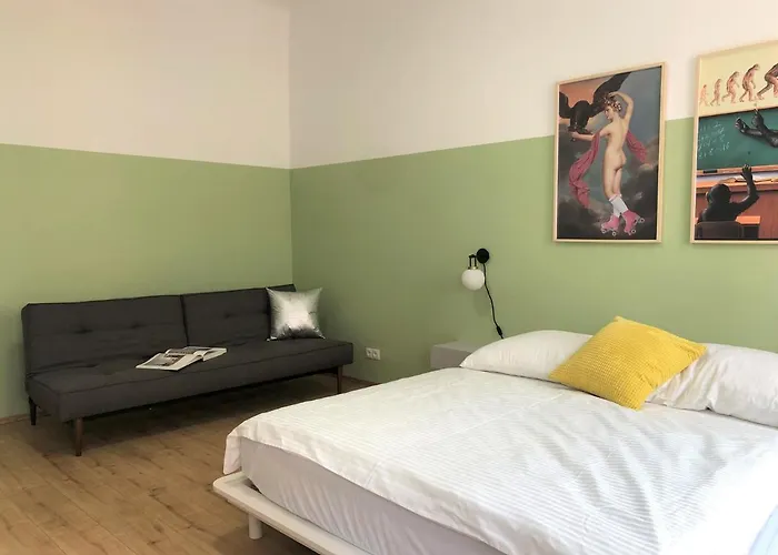 Large - Great For Groups - With Balcony Or Terrace Apartment