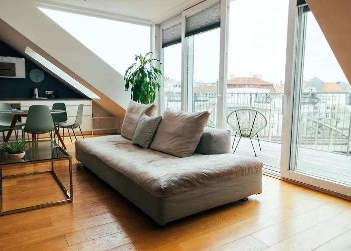 Large - Great For Groups - With Balcony Or Terrace Apartment